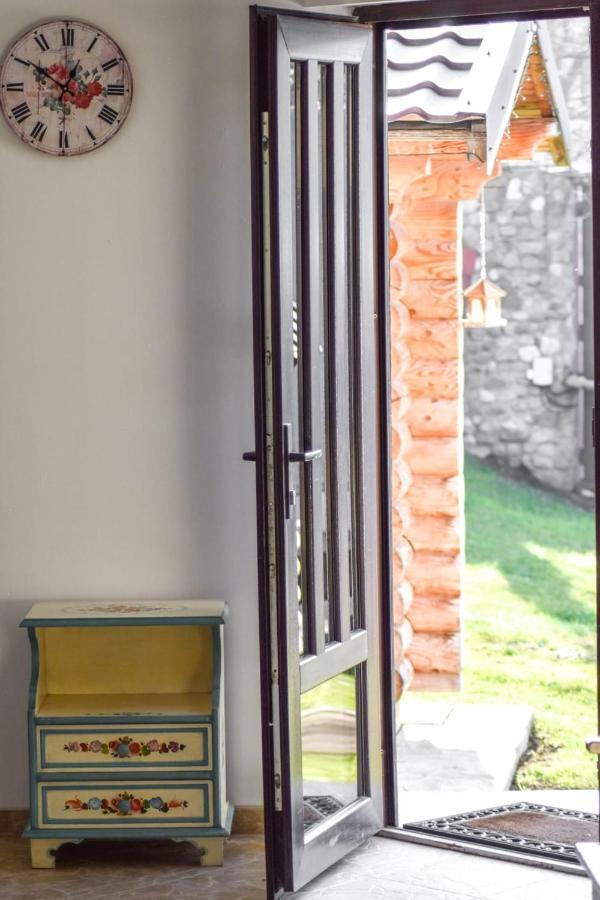 Cazarma Cavalerilor Bed and Breakfast Cîmpulung Exterior foto